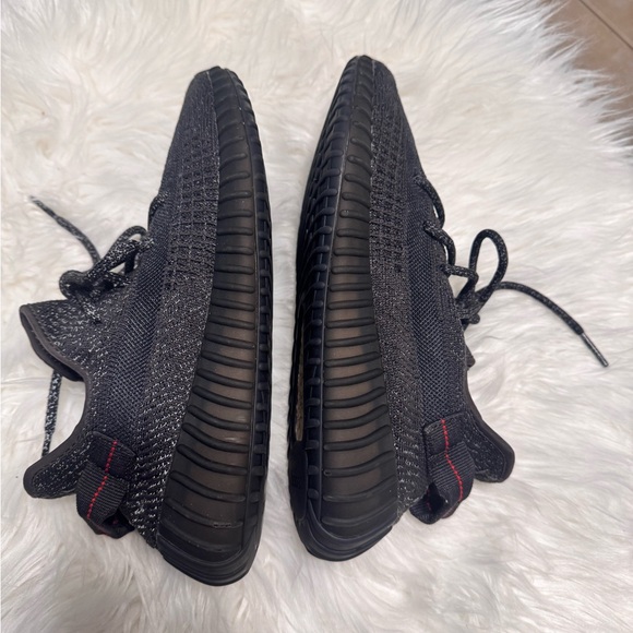 Sleek Black Knit Men's Sneakers - Picture 9 of 12